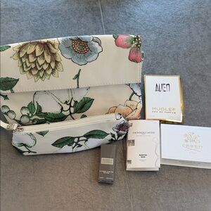 Floral Cream Women's Cosmetic Bag with samples